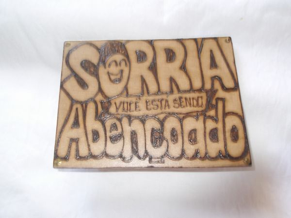 PLACA DE MESA COM PÉ - N4